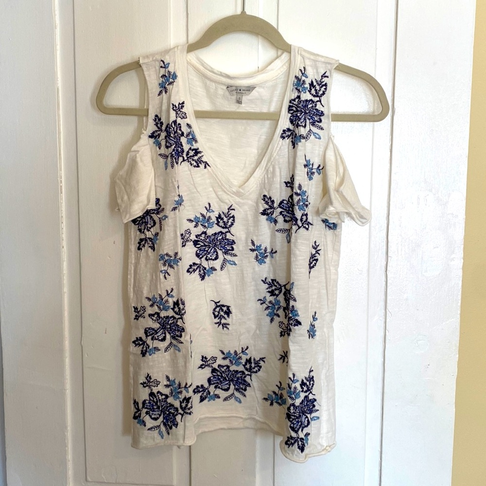 Lucky shoulderless top